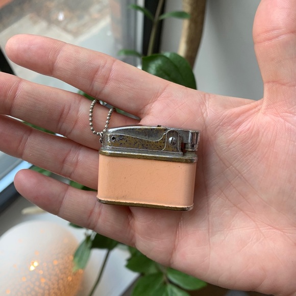 Vintage Floral Lighter Pendant 💐 🔥 ✨ - Picture 5 of 7